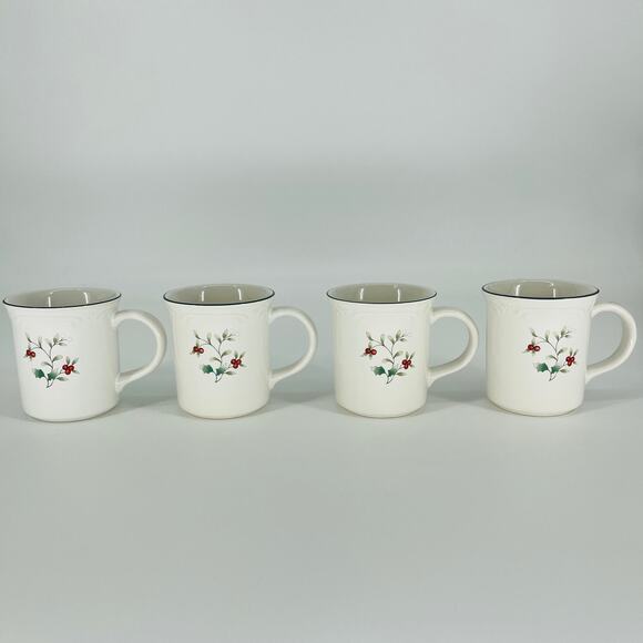 Pfaltzgraff Winterberry Ceramic Tea Cups / Coffee Mugs 4" Tall - Set of 4 - GUC - Picture 1 of 11